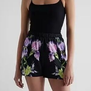 EXPRESS Black Tropical Floral Pull On Elastic Waist Shorts Size M